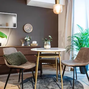 Apartment Cozy Modern In Prague's Absolute Center, Prague